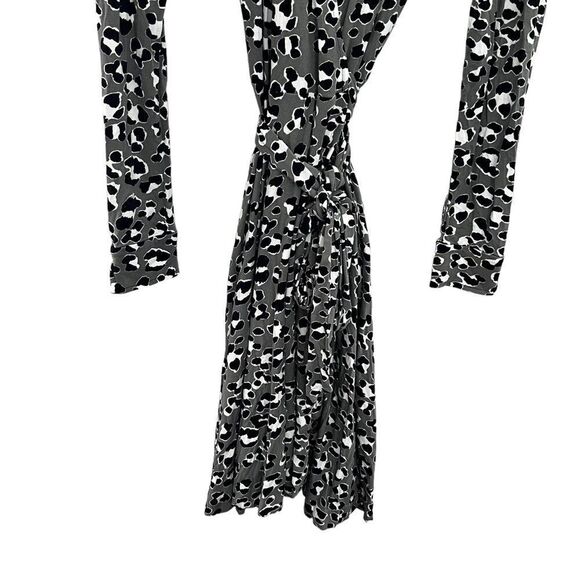 Diane von Furstenberg Leopard Long Sleeve V Neck Wrap Dress Sz 2 - Picture 8 of 10